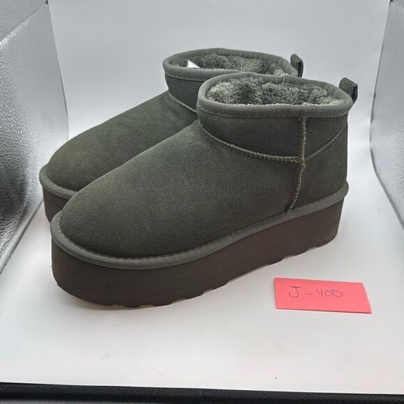 CUSHIONAIRE Cozy Womenβs Platform Ankle Boots SIZEβ9 WIDE OLIVE PREOWNED GREAT C - Picture 3 of 7